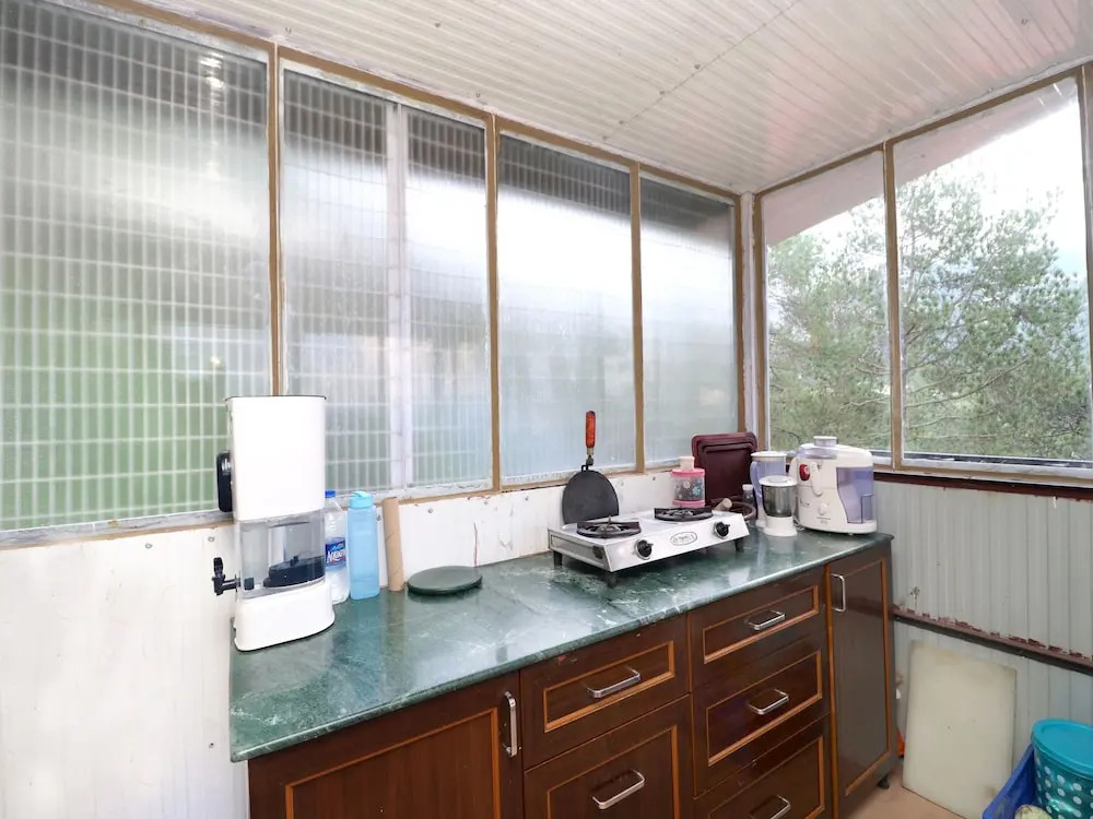 OYO 16558 HOME Cozy 2BHK Valley View ISBT Shimla