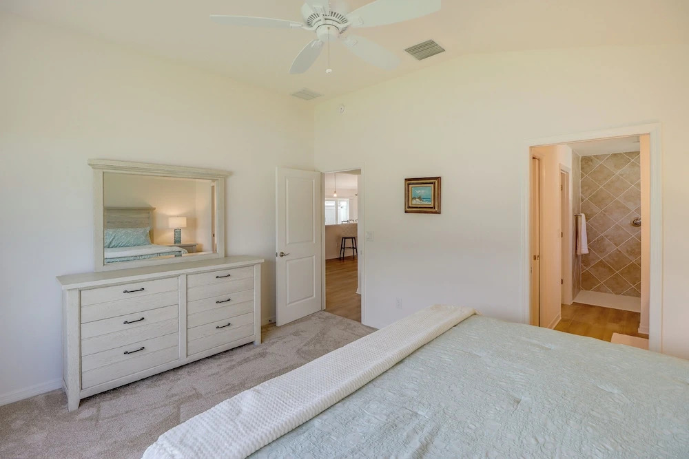 Community Pool & Tennis Court: Gem in The Villages