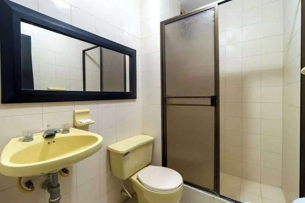 Hotel Axis Inn By GEH Suites