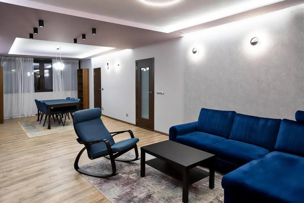 Very Spacious & Modern 2Bed near Airport & Centre
