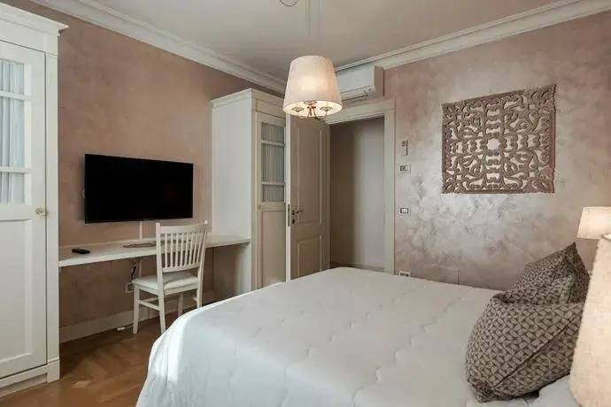Luxury Lakefront Onassis 1 by Apt24