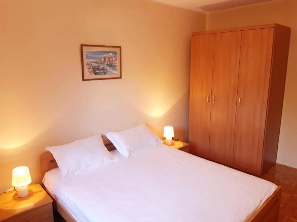 Apartment Maras