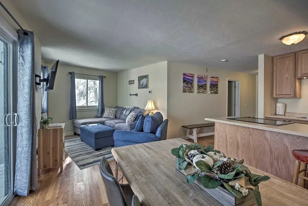 Ski-in Ski-out Wintergreen Condo w/ Balcony