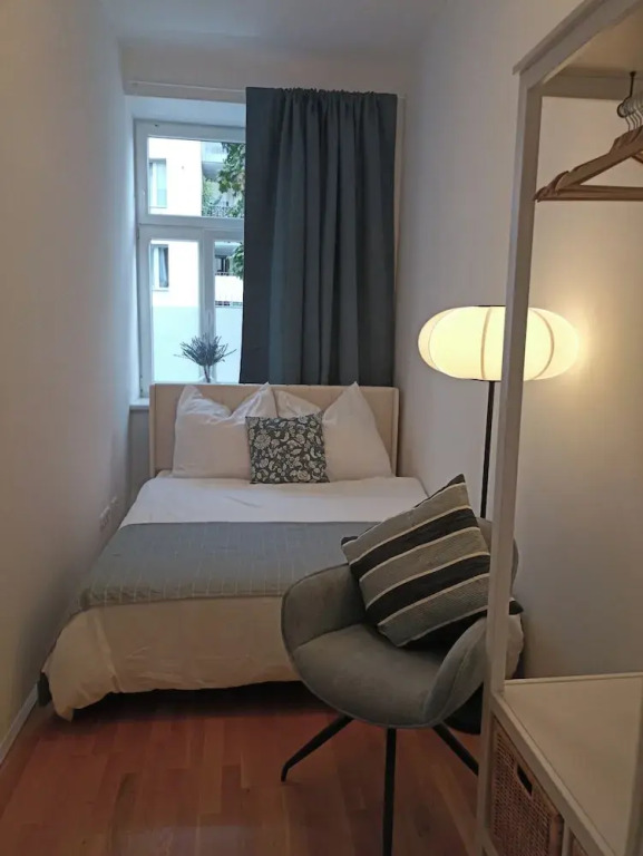 170sqm With Private Garden, 9 Bedrooms, 2 Kitchens