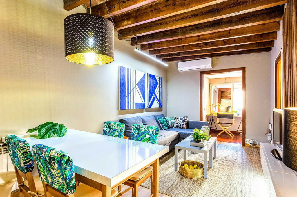 Lovely penthouse 2BR in Eixample - ArtBlue