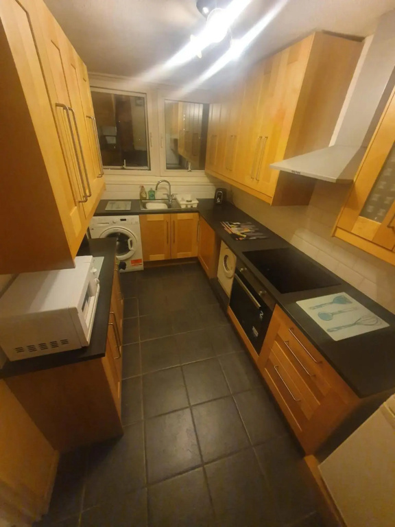 Snooozz - in the heart of Nottingham City Centre - in Victoria Centre Shopping Centre on Milton Street - Your own private Apartment next to the Hilton with full Kitchen and Television Lounge, plus Restaurants, Shops and Supermarket all onsite