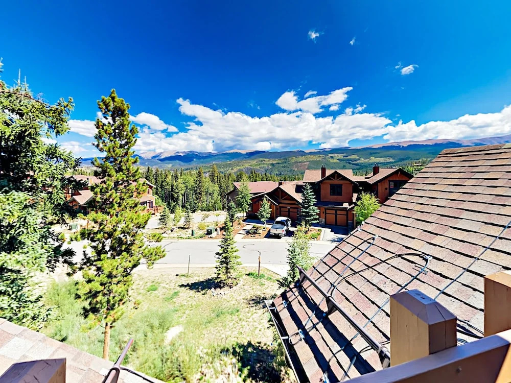 965 Bear Trail Townhouse 3 Bedrooms 3.5 Bathrooms Townhouse
