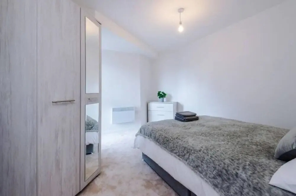 ✰Spacious & Modern 2 Bed Apt, 5 Mins from Leeds!