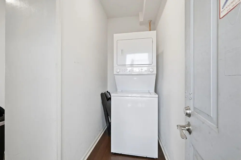 Bright 3BR Aptclose to Universities Parking