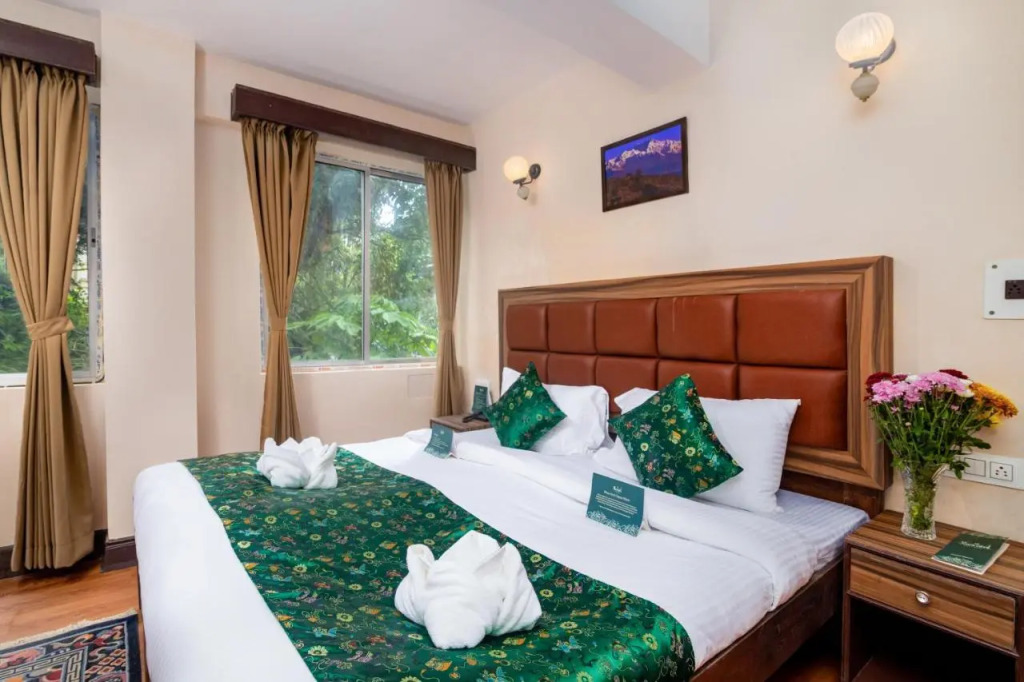 Muscatel Fairmount 100 Mts from Mall Road