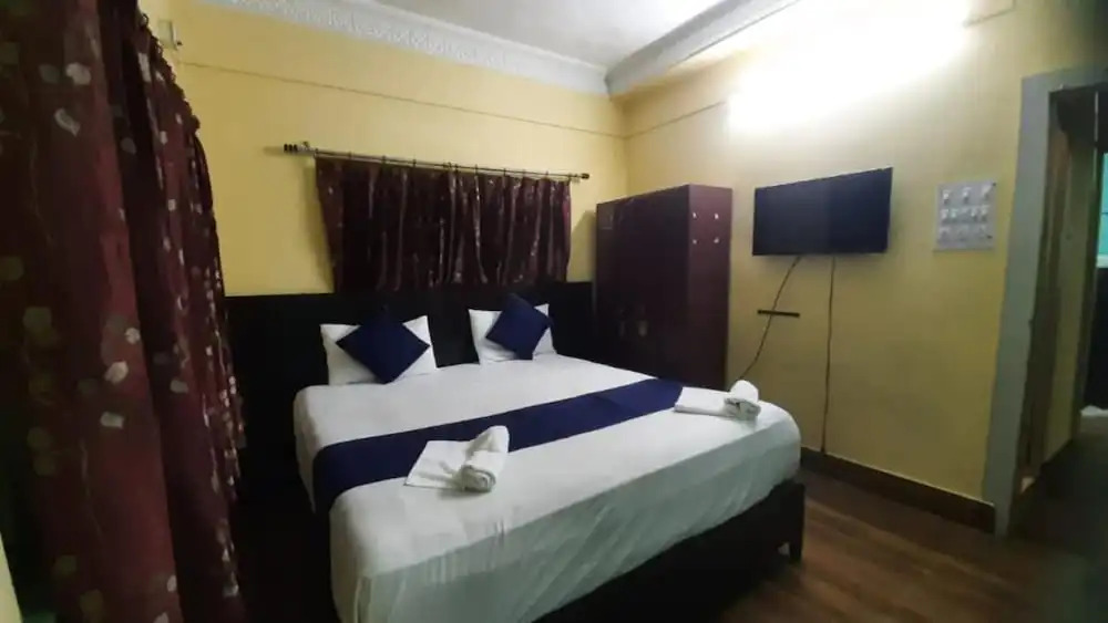 Goroomgo Salt Lake Palace Kolkata