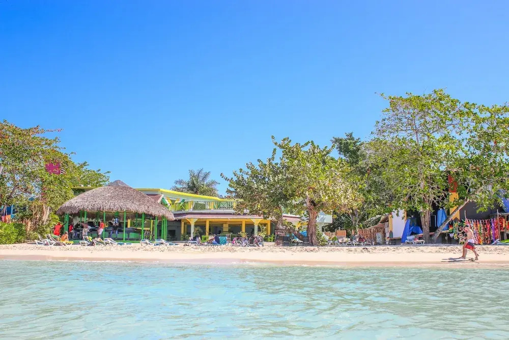 Aqua Verde- Burbon Beach Club