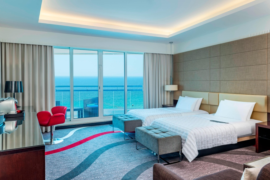 Курортный отель Le Meridien Al Aqah Beach Resort