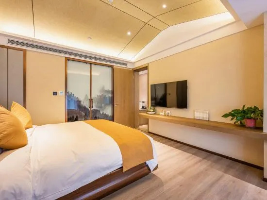 Yinghu Hotel