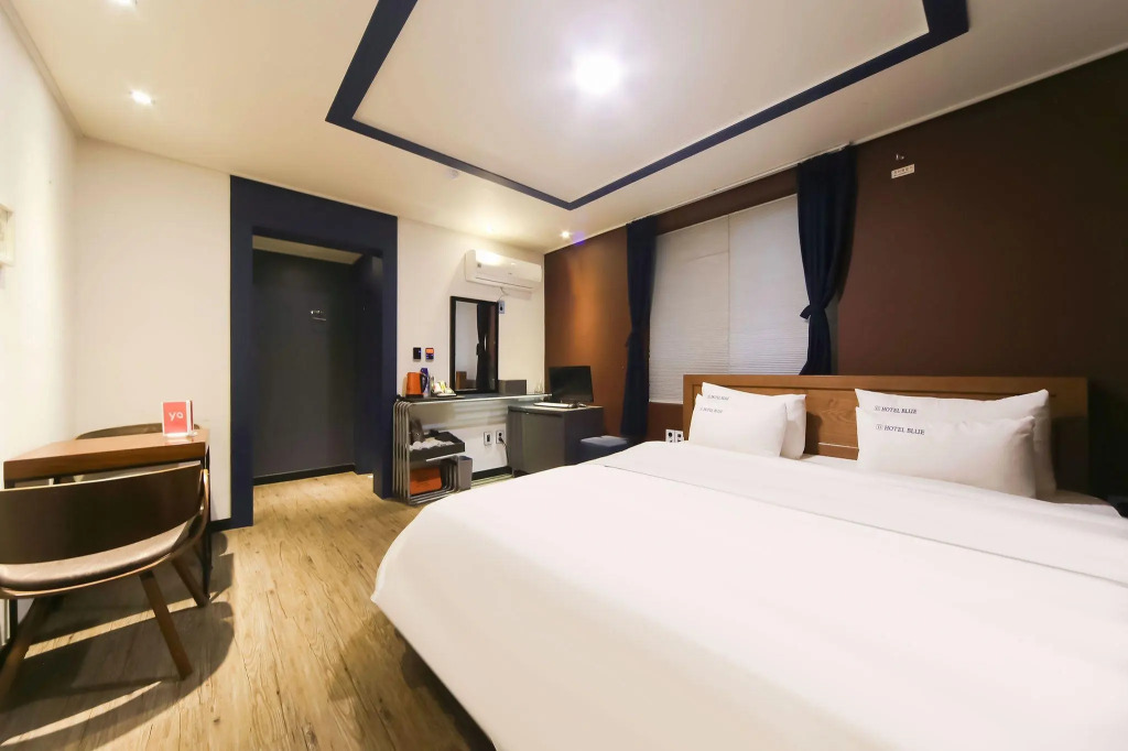 Blue Hotel