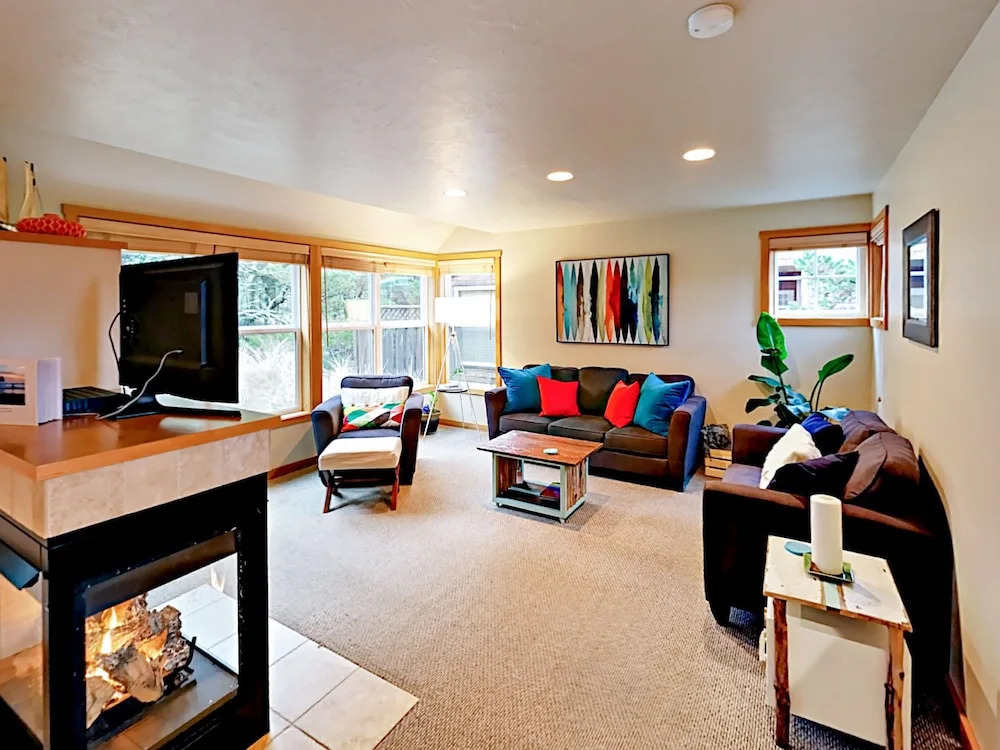 Coastal Retreat 3 Bedrooms 2 Bathrooms Home