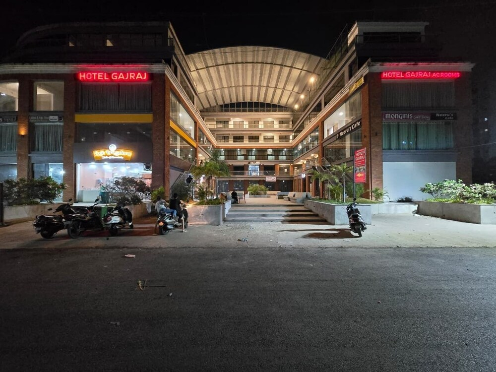 Gajraj Hotel