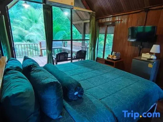 Charming Ao Luek Tai Retreat With Breathtaking Views