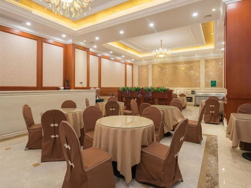 Vienna International Hotel (Shenzhen Bantian Yangmei Metro Station)