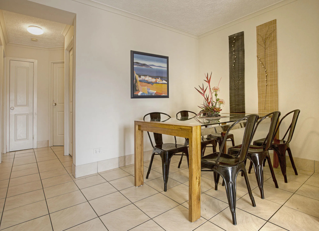 Sunsetcourt Budget holiday apartments surfers paradise