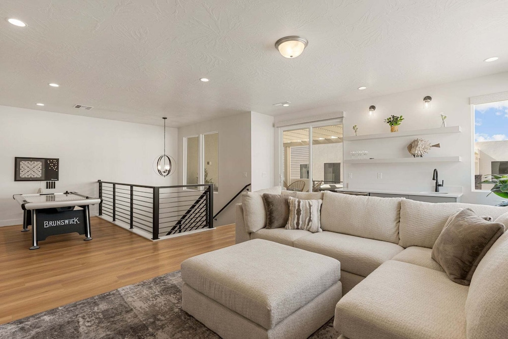 Rockaction Destination 5 Bedroom Townhouse