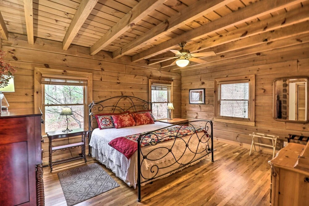 Private Sapphire Valley Resort Cabin w/ Mtn Views!