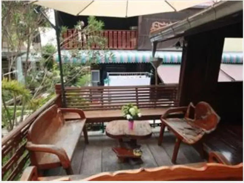 Ruan Amphawa(เรือน อัมพวา)