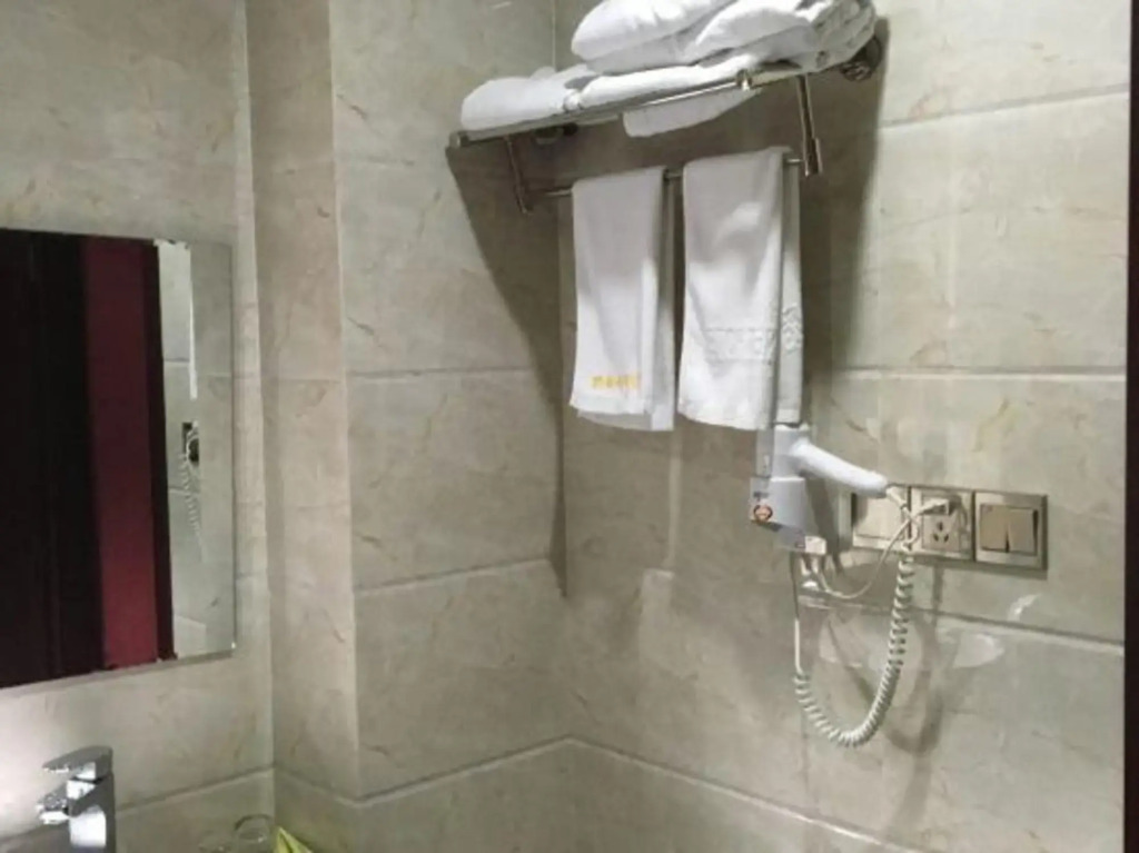 Baoyi Business Hotel