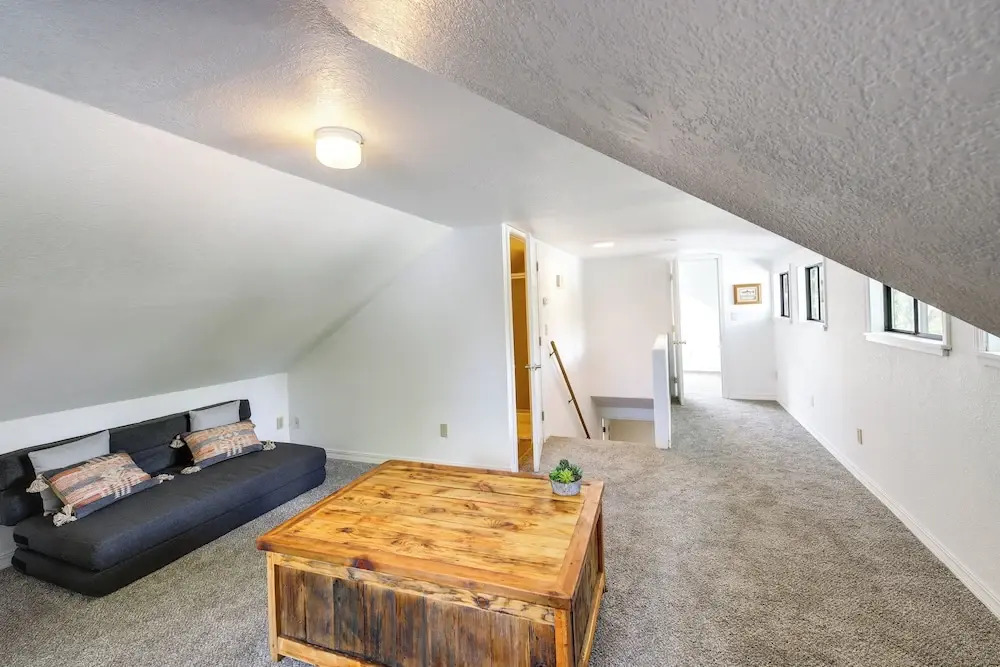 Charming Hamilton Hideaway: Half-mi to Main St!