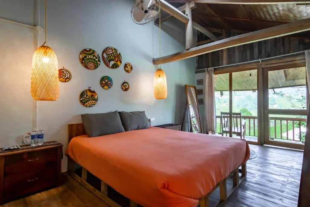 Toce House Tả van