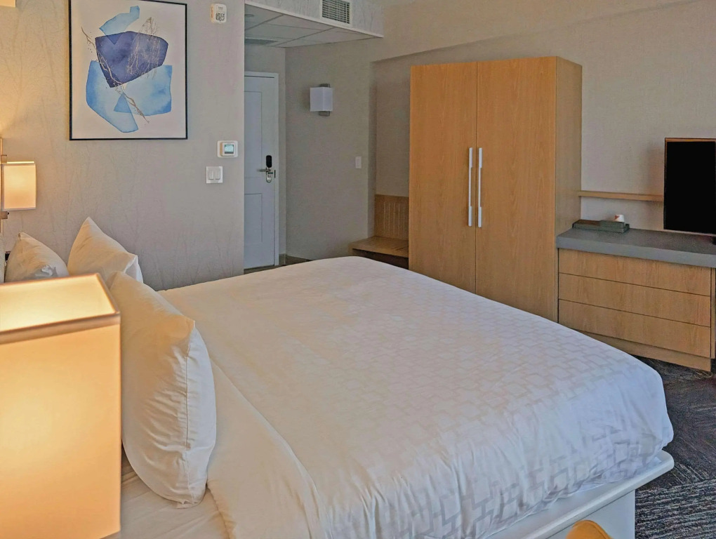 Clarion Lakeside Inn & Conference Centre