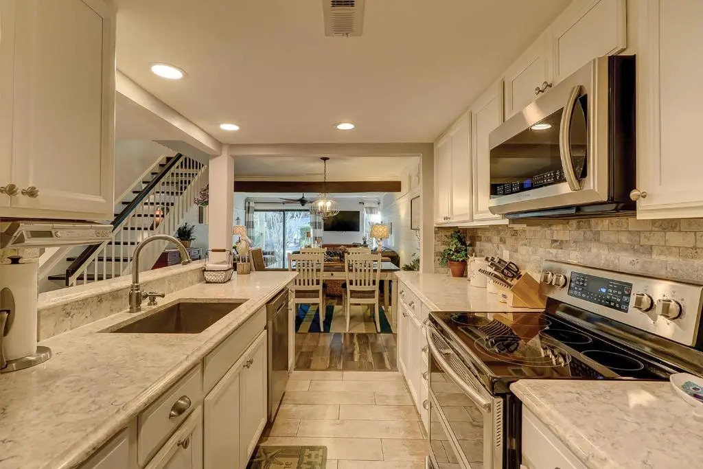 19 Sailmaster 3 BR Condo Shipyard Pool