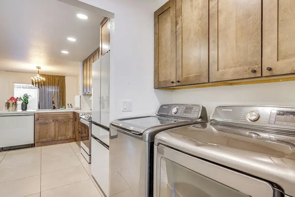 Modern Scottsdale Townhome w/ Heated Pool Access