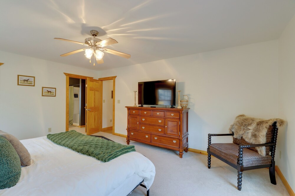 Peaceful Ellijay Cabin: Pool Access & Resort Perks