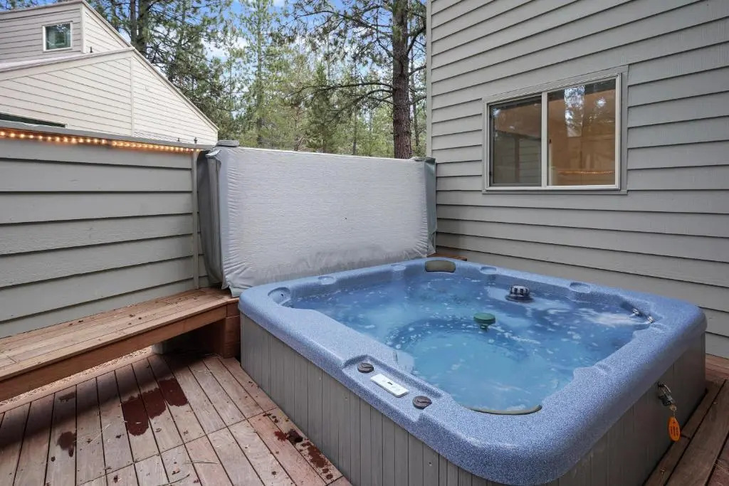 2 Landrise-AC-Hot Tub-4BR/2BA