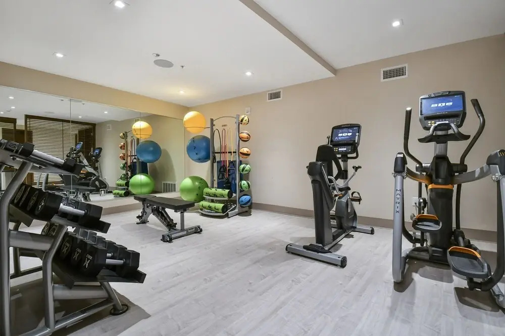 2 Bedroom Lift - Modern & Ski-in, Ski-out Condo by Redawning