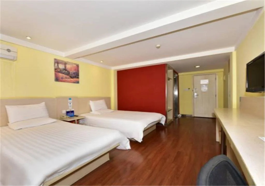 Guangwai Jingbin Hostel West Railway Station