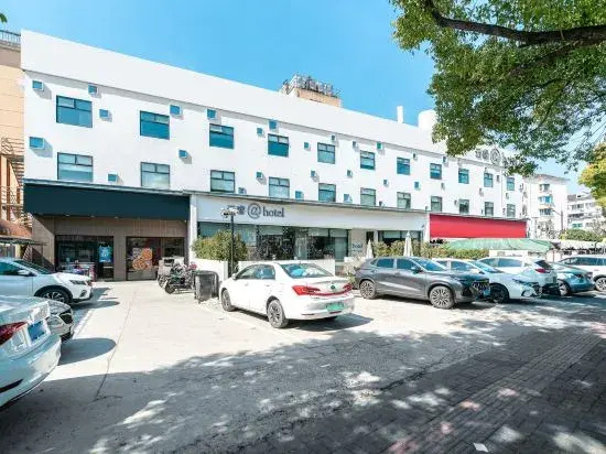 West Suburb of Hongqiao Hub Lereal @ Hotel