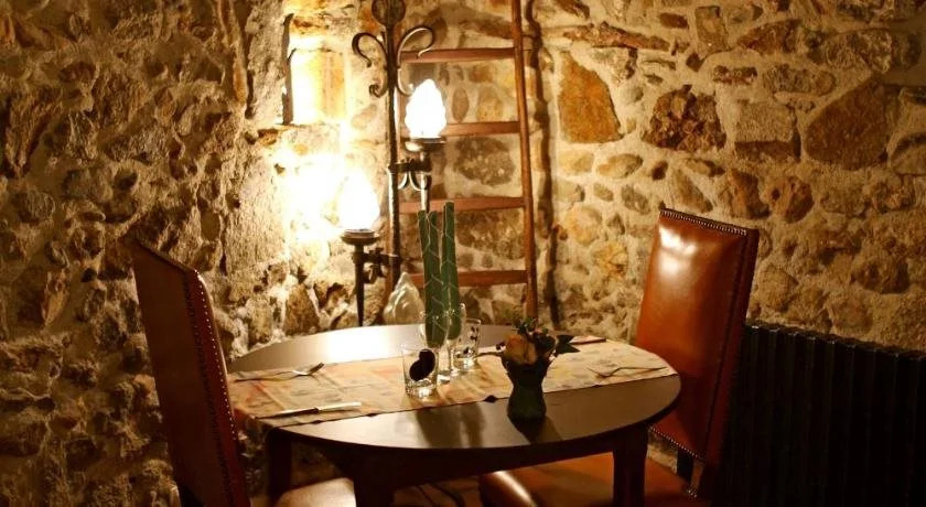 Logis Hotel Restaurant Auberge Du Peras