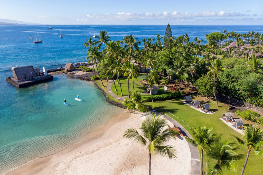 Courtyard by Marriott King Kamehamehas Kona Beach Hotel
