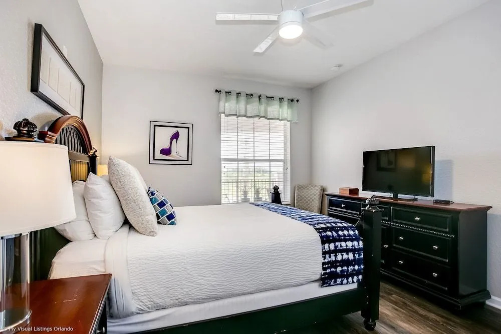 Renata's Waterscape Deluxe 3 Bedroom Condo by RedAwning