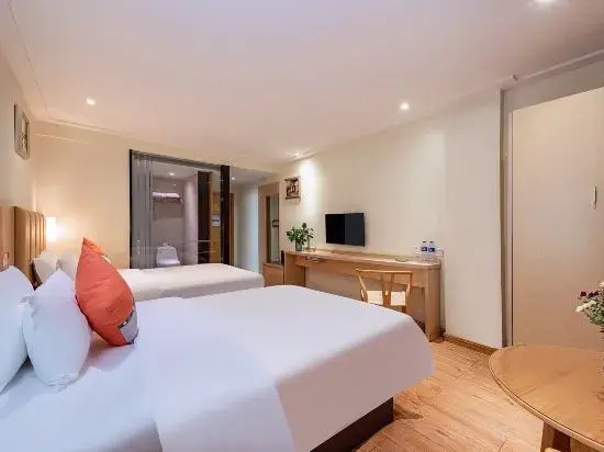 Red Lantern Traders Hotel
