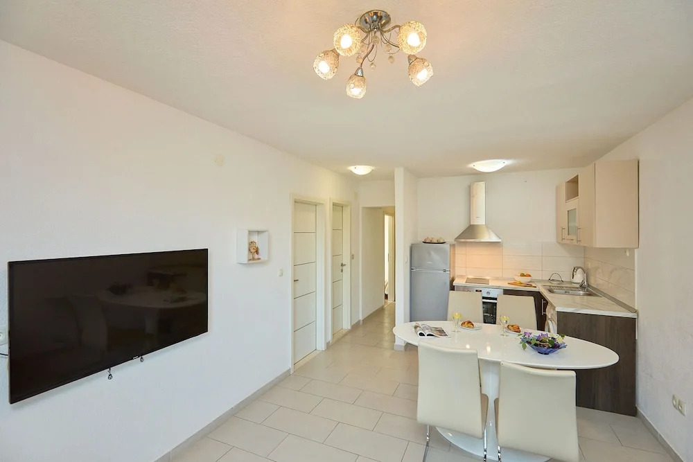 Apartment D&L
