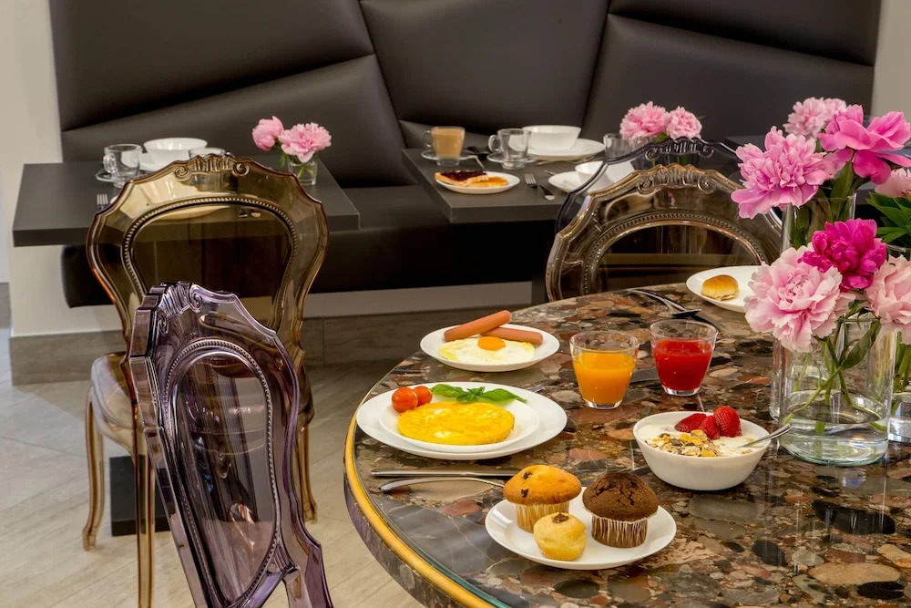 GCF Luxury Suites, Guest house