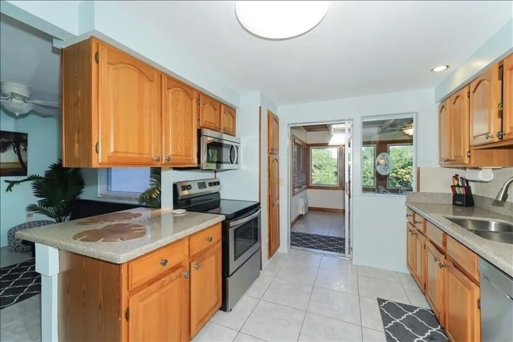 Beach N Lake - 3 Br Home