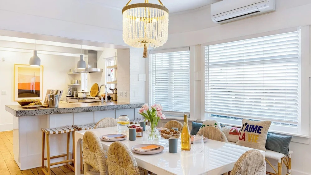 Venice Veranda by Avantstay 3-min Walk to Beach + Rare Walk Street EV Charger + Firepit + Outdoor Dining