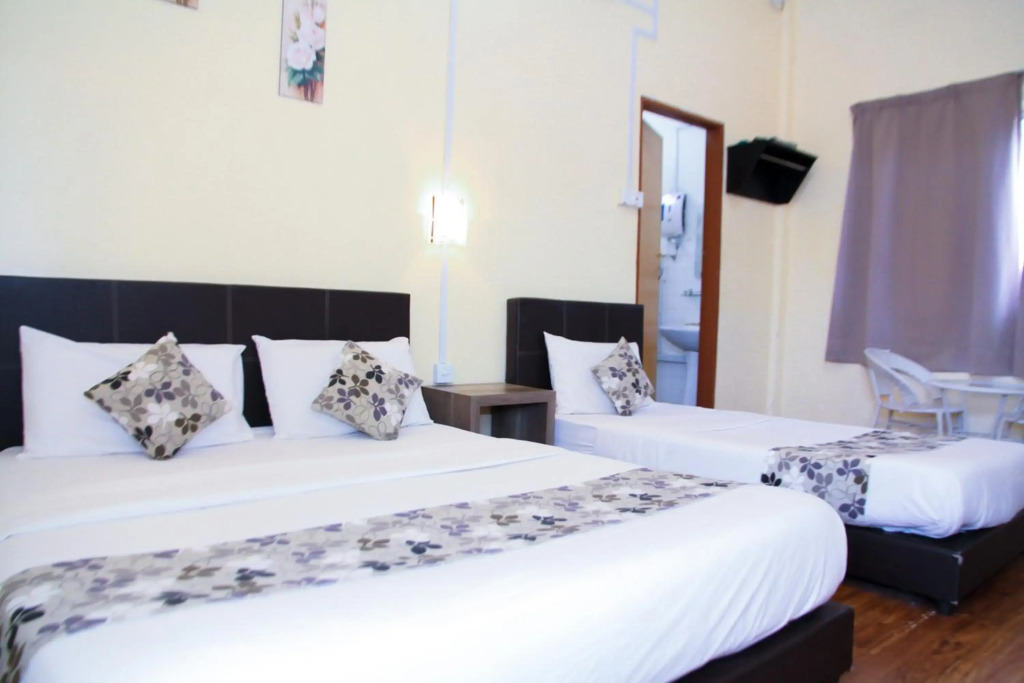 OYO 703 Myra Hotel