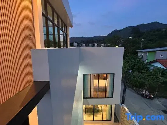 Luxury 4BR Private Pool Villa + Sunset Rooftop
