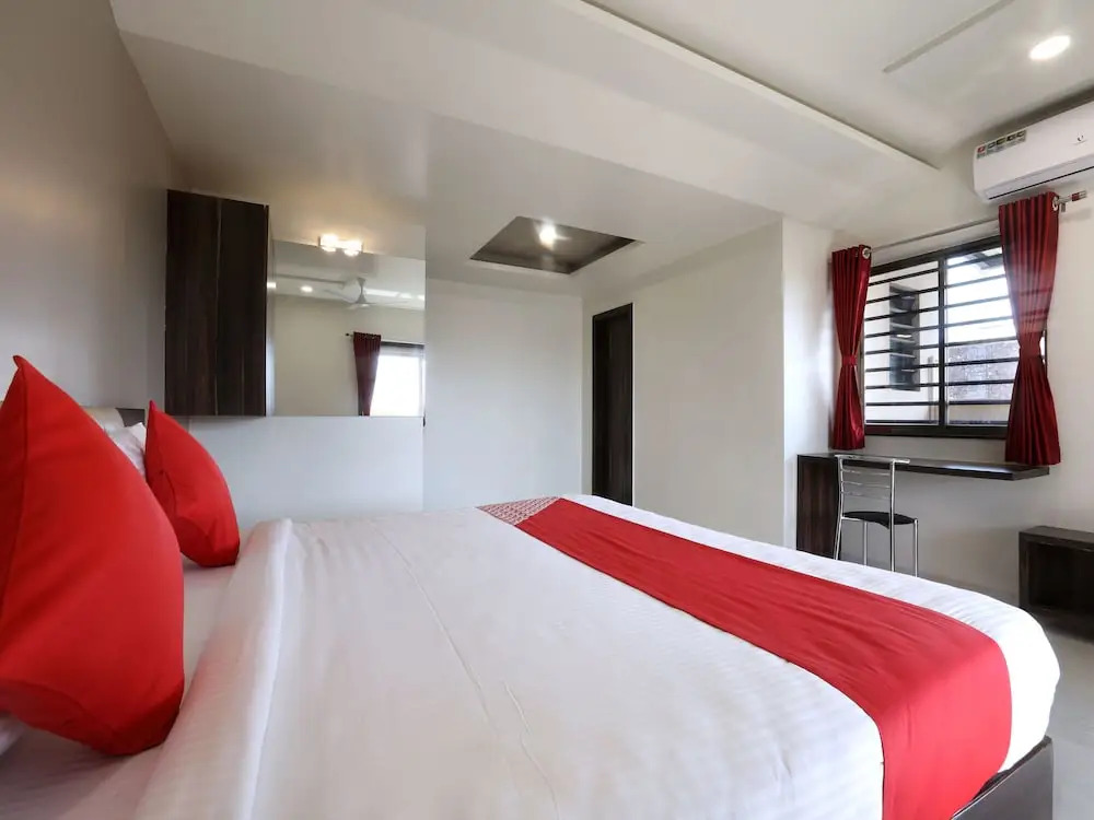 OYO 12844 Sri Sai Suites