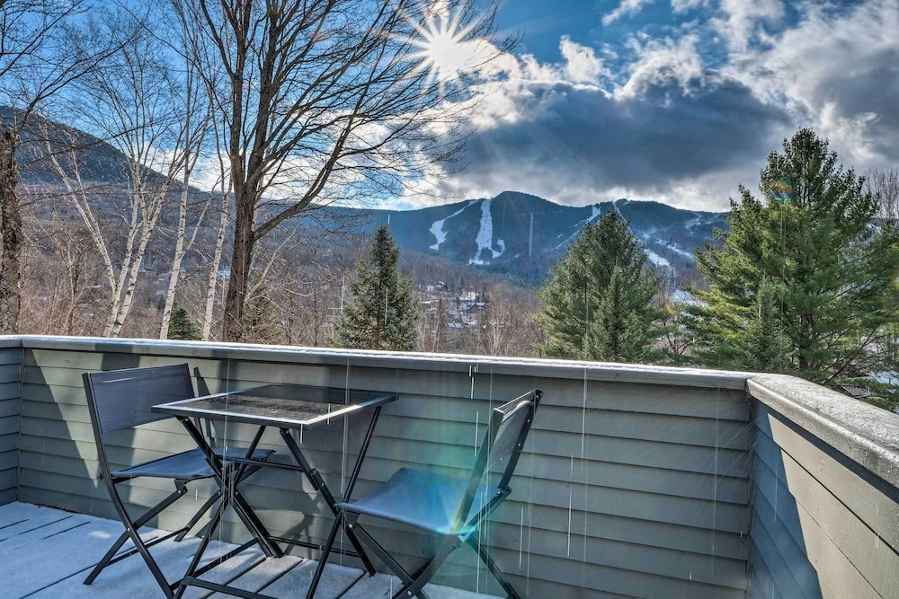 Lincoln Escape w/ Deck: 1 Mi to Loon Mountain!
